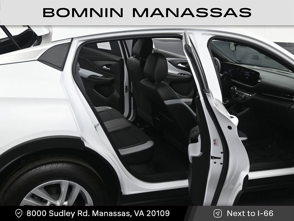 Used 2024 Buick Envista Preferred w/ Advanced Safety Package image 10