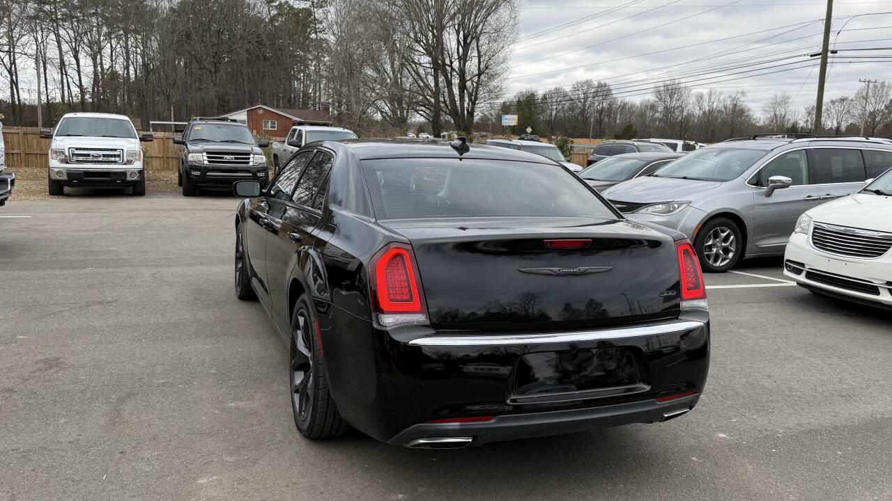 Used 2021 Chrysler 300 Touring w/ Sport Appearance Package image 5