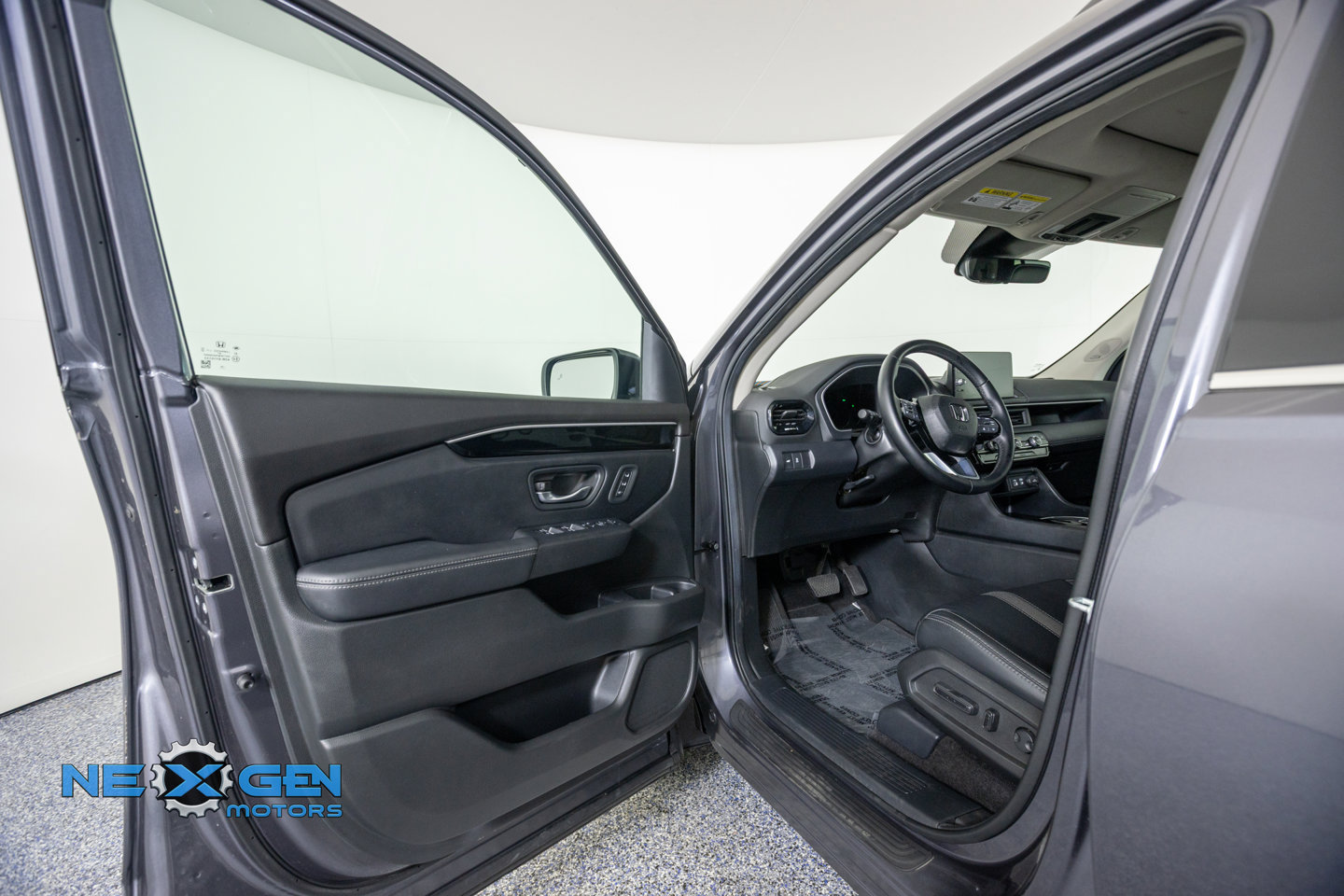 Used 2025 Honda Pilot Touring image 10