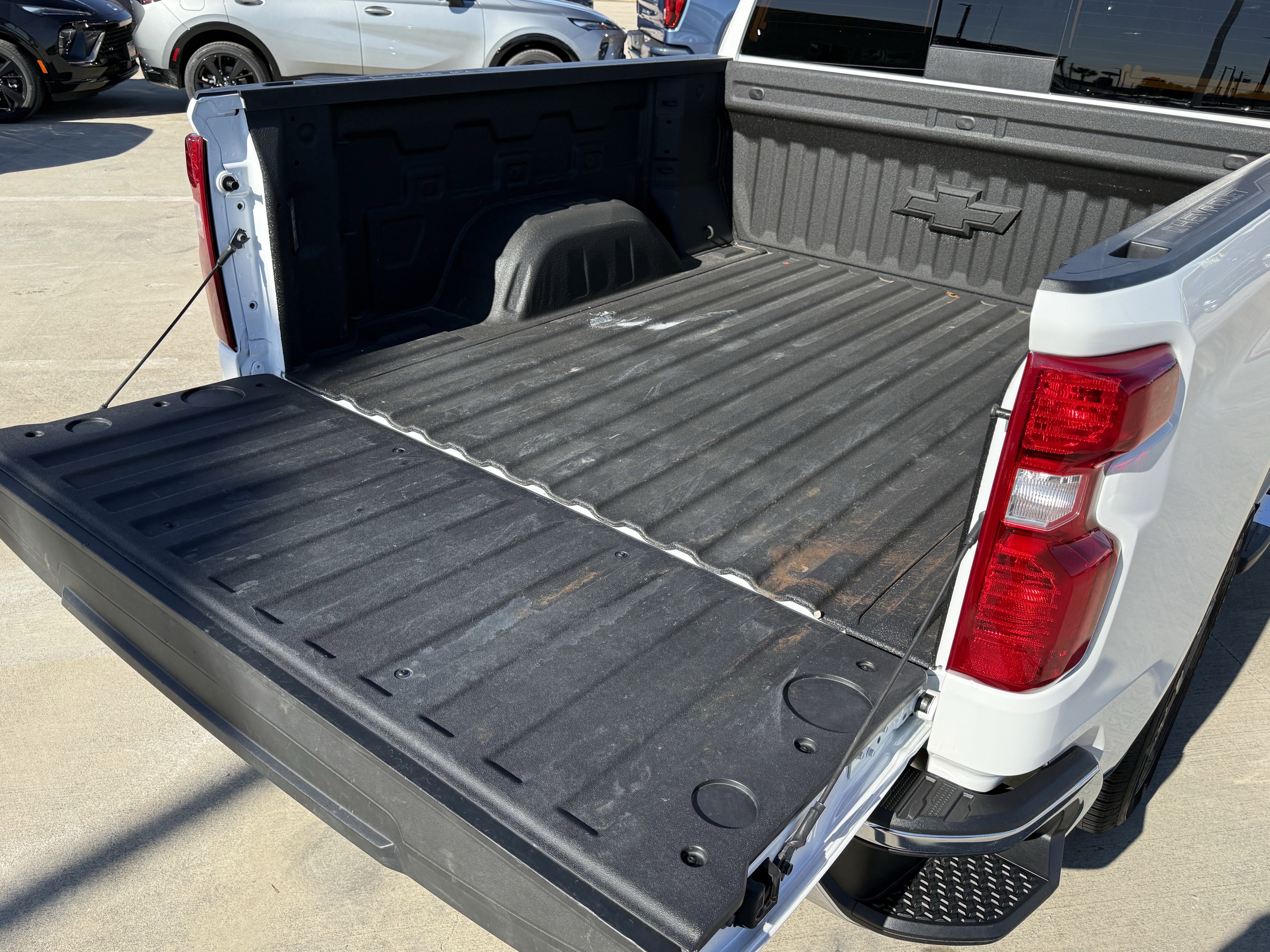 Used 2025 Chevrolet Silverado 1500 LT w/ Leather Package image 30