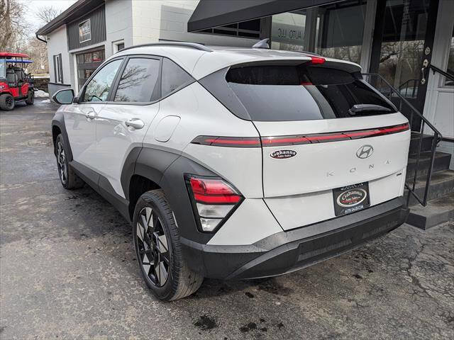 Used 2024 Hyundai Kona SEL image 3