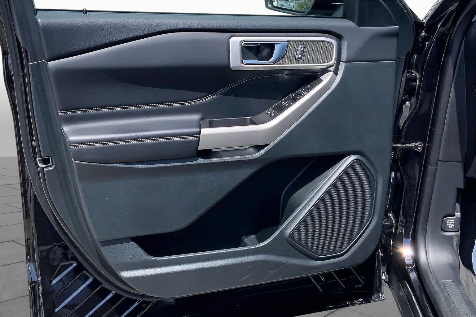 Certified 2024 Ford Explorer XLT RWD image 22
