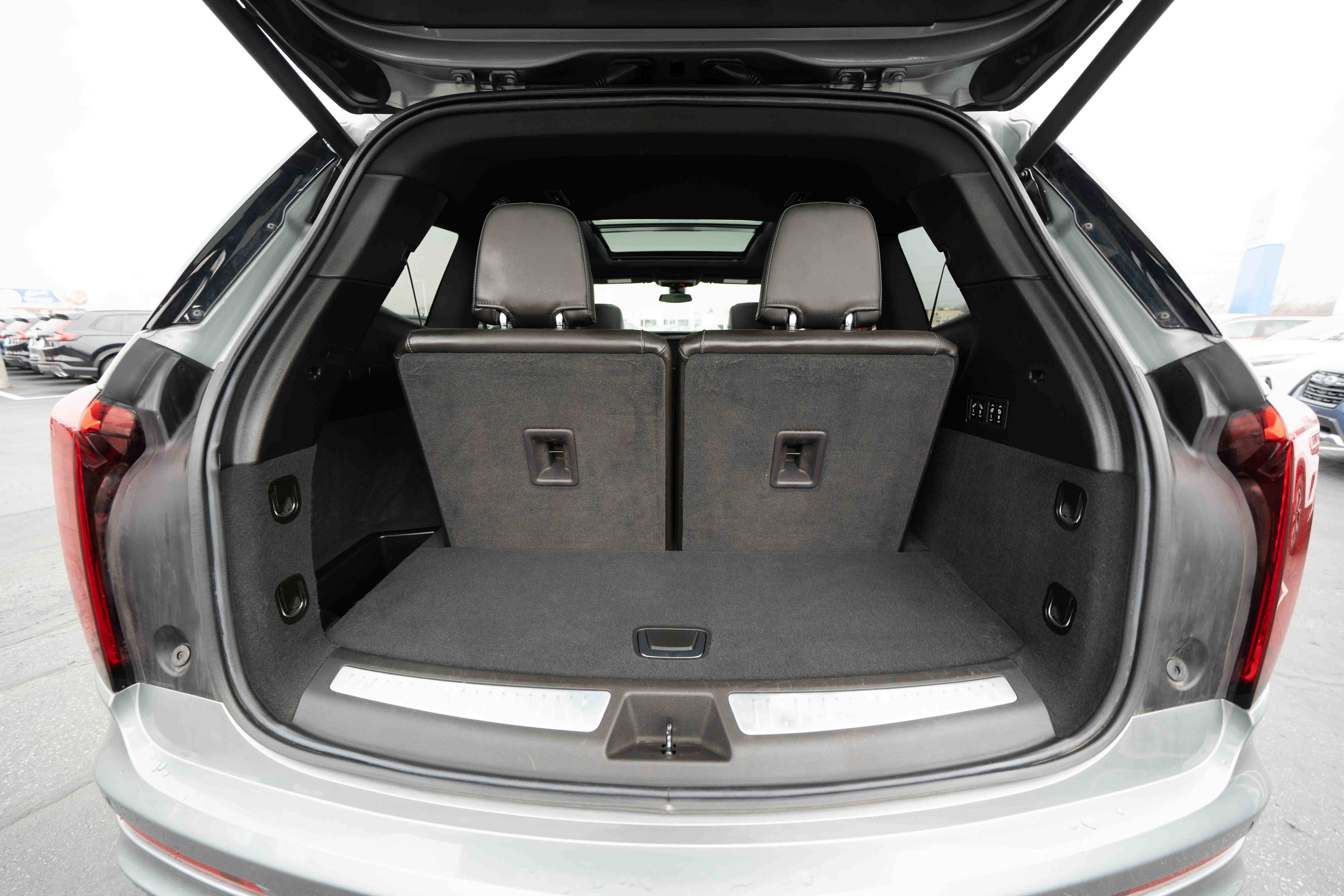 Used 2023 Cadillac XT6 Premium Luxury image 28