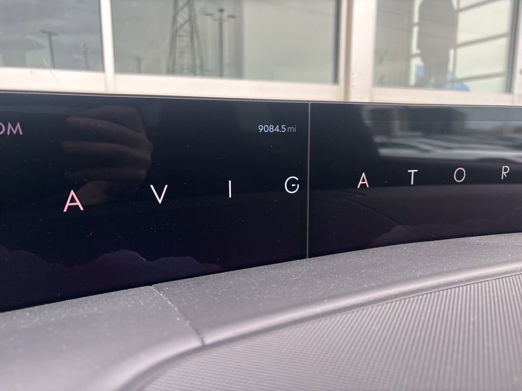 Used 2025 Lincoln Navigator Black Label AWD/4WD image 13