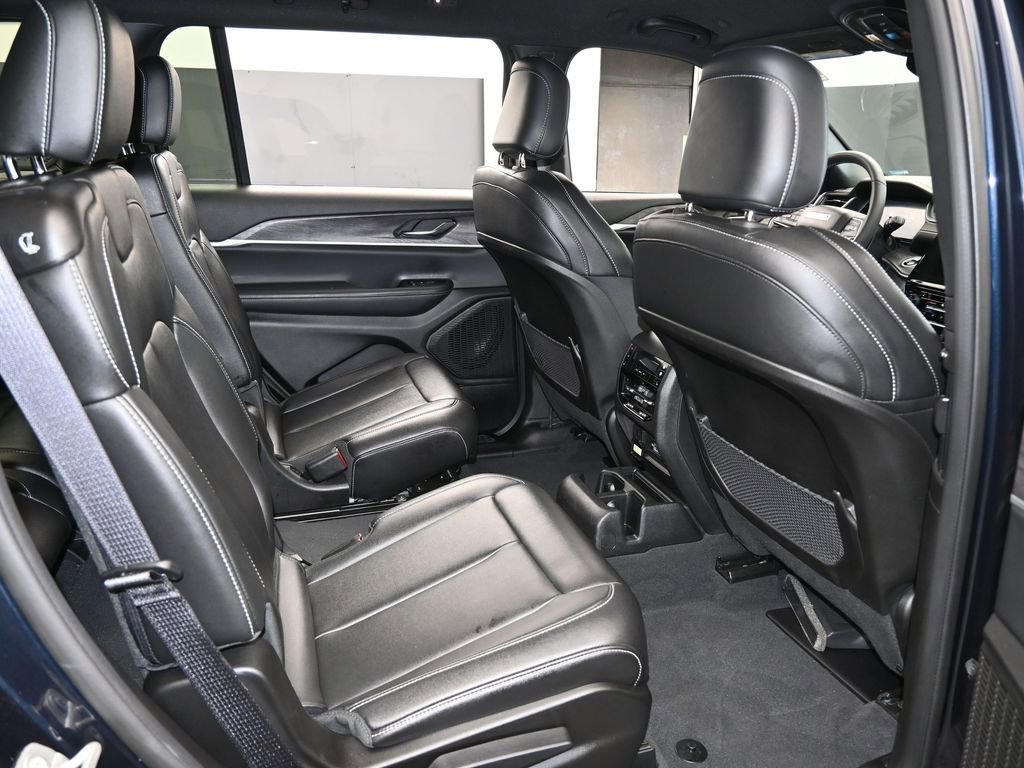 Used 2024 Jeep Grand Cherokee L Limited w/ Black Appearance Package image 43