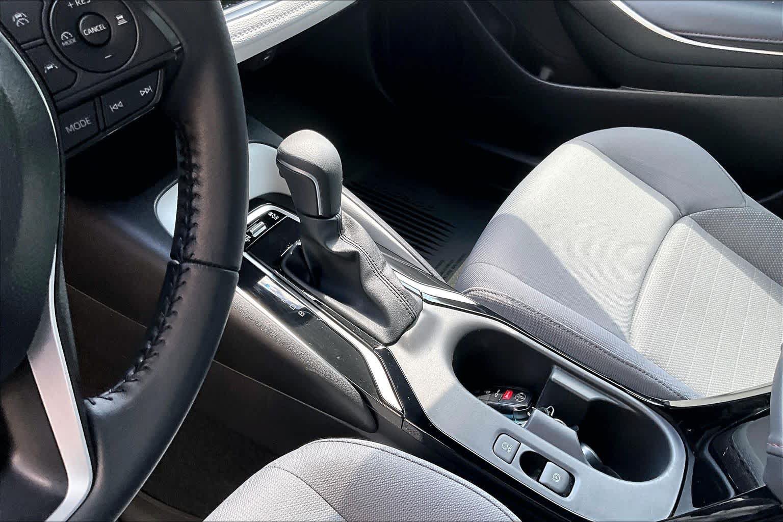 Used 2025 Toyota Corolla SE FWD image 17