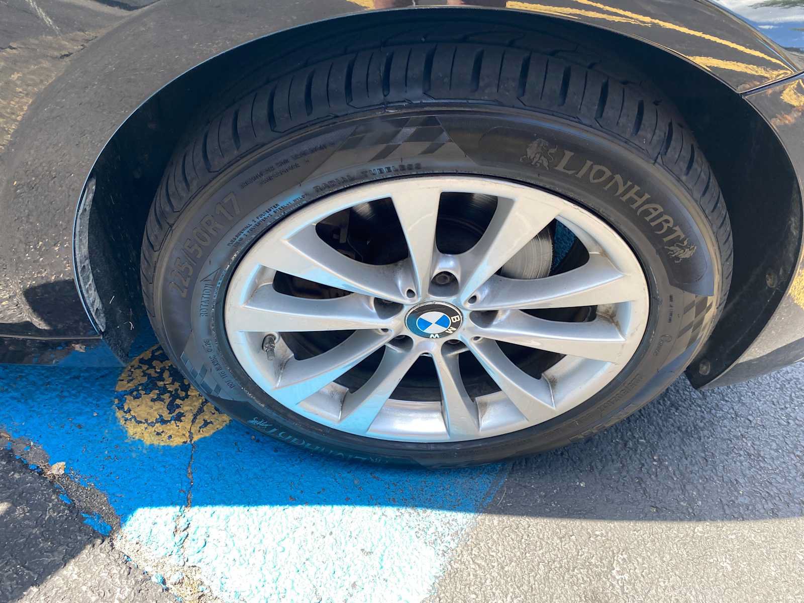 Used 2017 BMW 320i xDrive Sedan AWD/4WD image 32