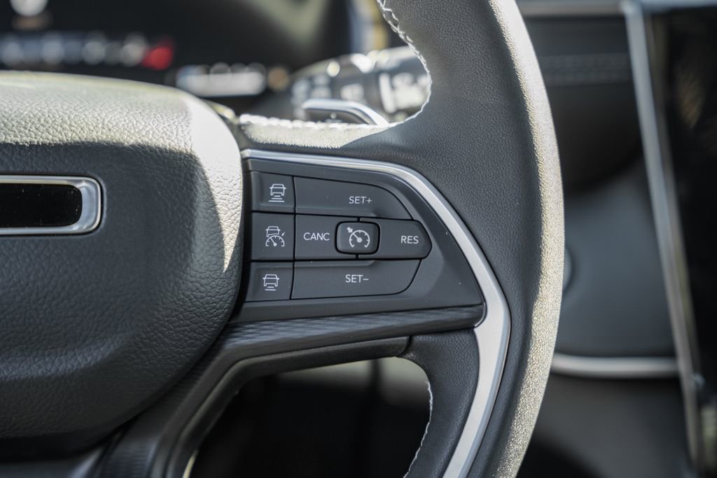 New 2025 Jeep Grand Cherokee Laredo X w/ Luxury Tech Group I image 24