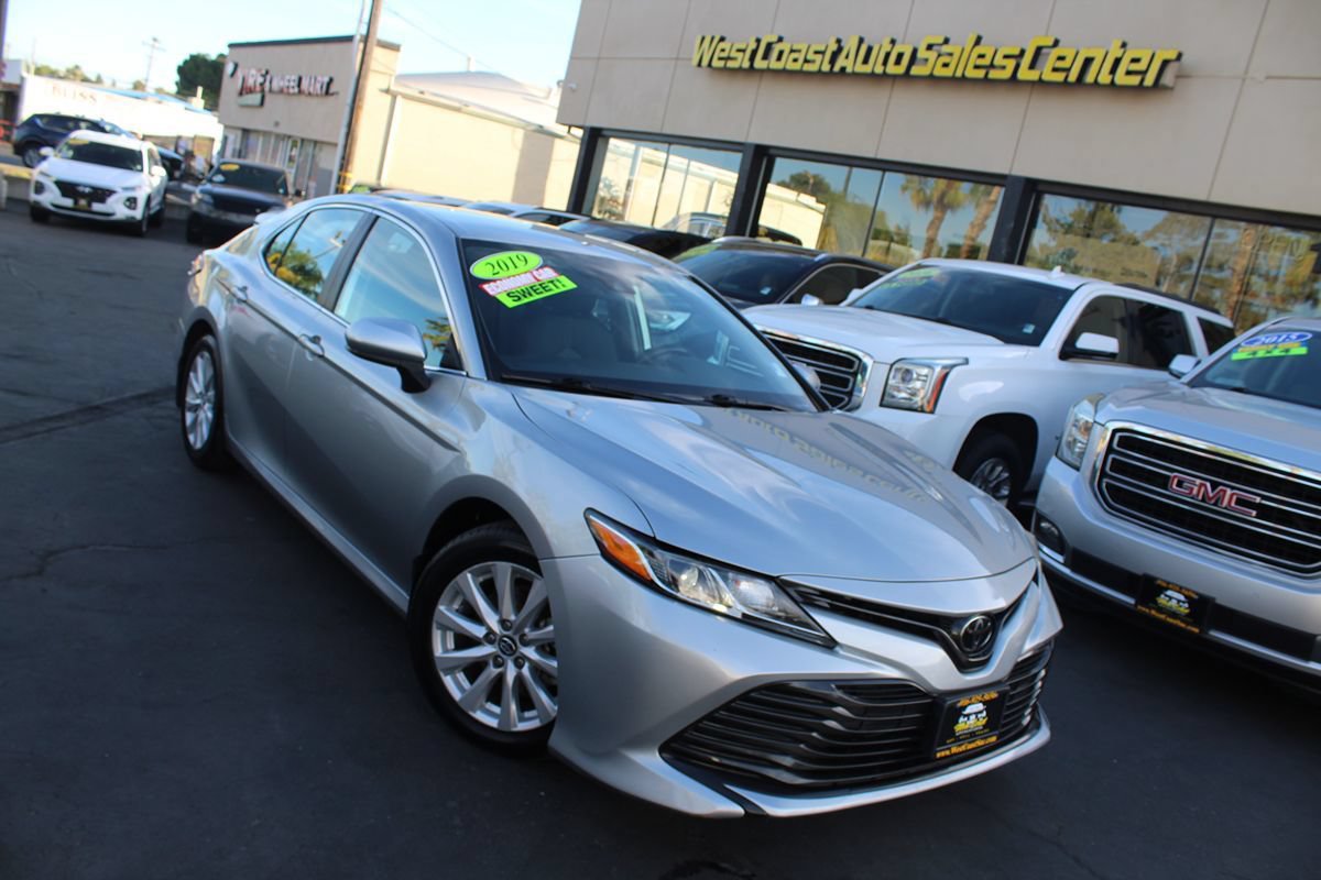 Used 2019 Toyota Camry LE w/ Carpet Mat Package FWD image 33