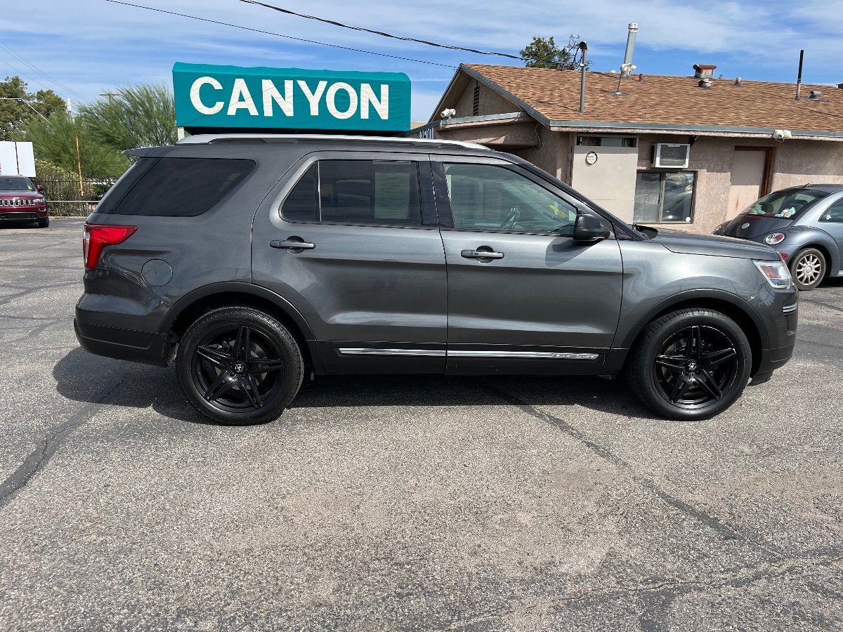 Used 2019 Ford Explorer XLT FWD image 3