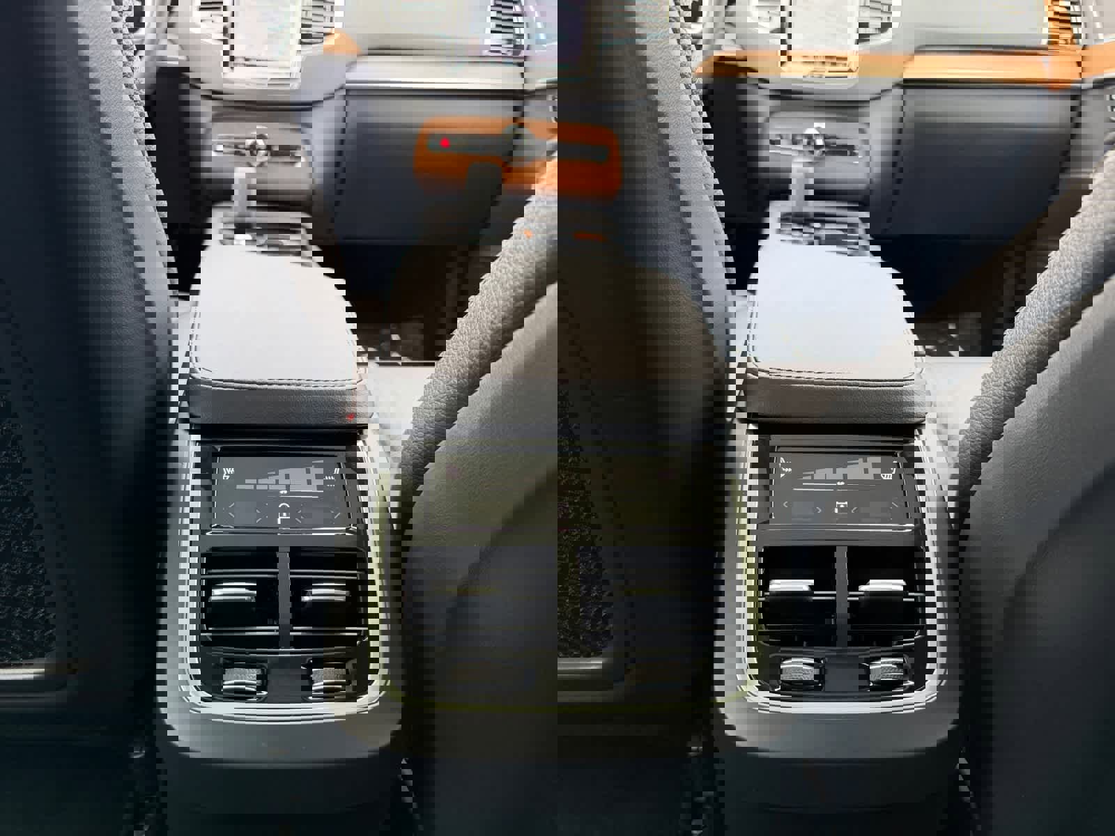 Used 2023 Volvo XC90 B6 Plus w/ Protection Package image 24