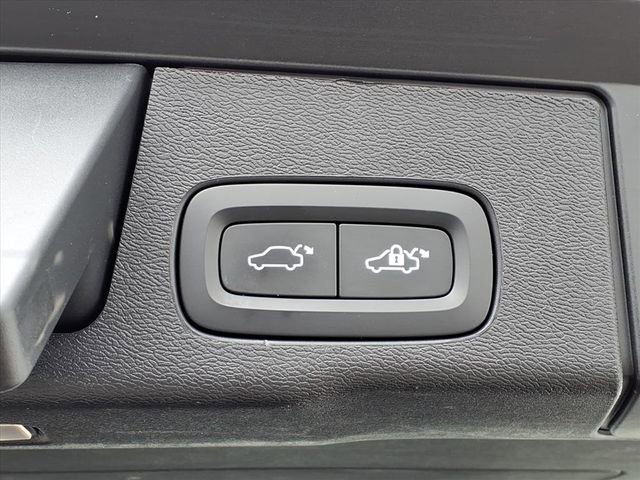 Used 2024 Volvo XC60 B5 Plus AWD/4WD image 14