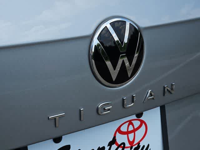 Used 2024 Volkswagen Tiguan SE FWD image 11