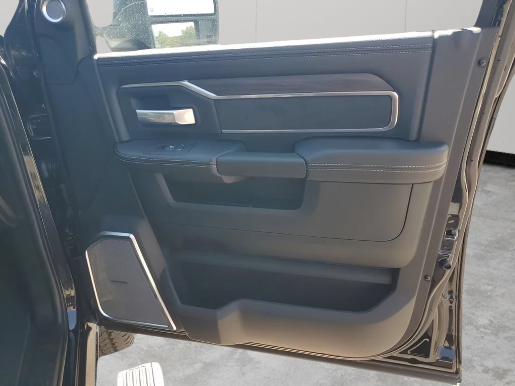 New 2025 RAM 2500 Laramie AWD/4WD image 43