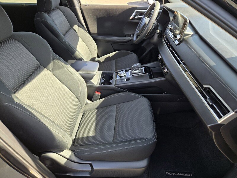 Used 2022 Mitsubishi Outlander ES FWD image 16