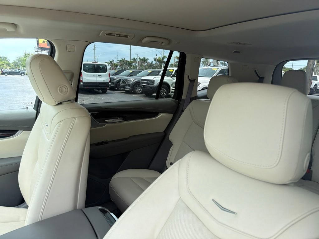 Used 2024 Cadillac XT6 Premium Luxury w/ Technology Package FWD image 10
