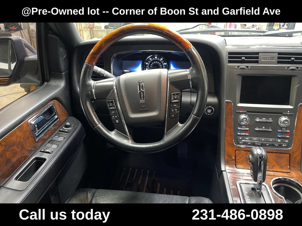 Used 2015 Lincoln Navigator 4WD image 17