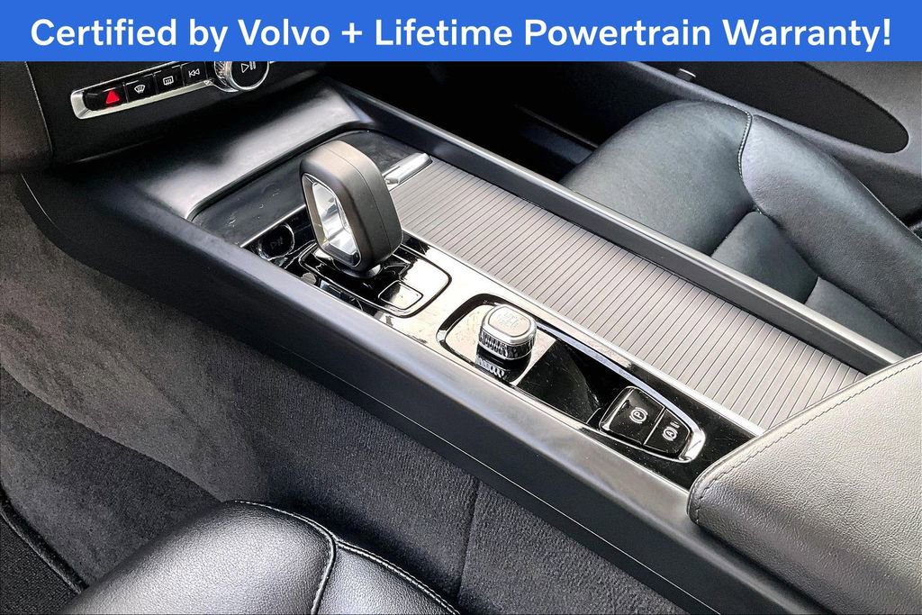 Used 2025 Volvo XC60 B5 Core image 19