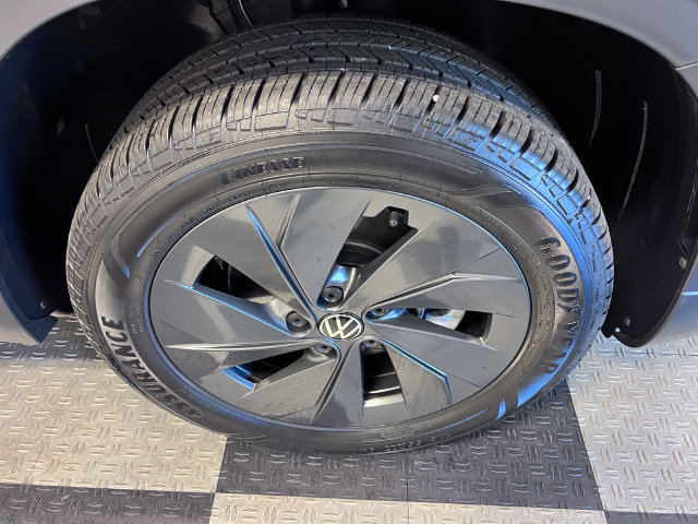 Certified 2025 Volkswagen Taos S FWD image 9