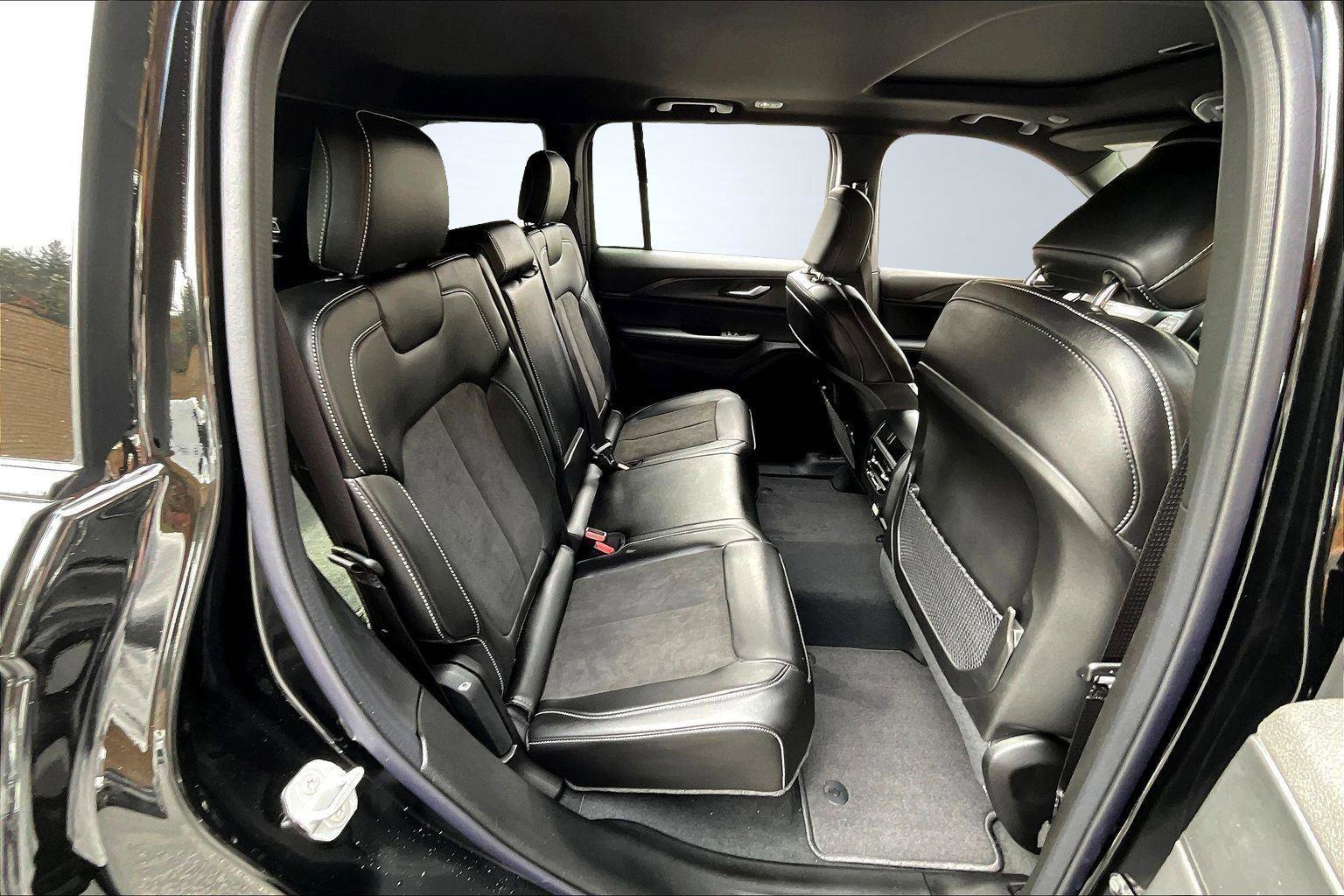 New 2025 Jeep Grand Cherokee Altitude image 10