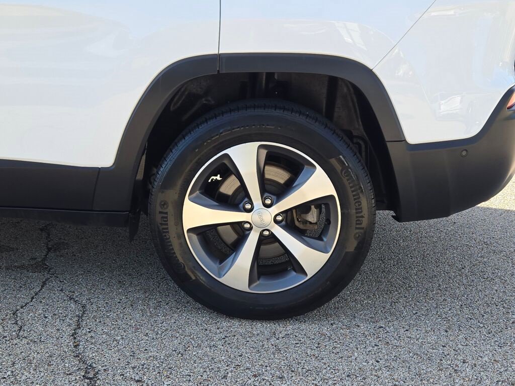 Used 2022 Jeep Cherokee Limited w/ Mopar Interior Package image 15