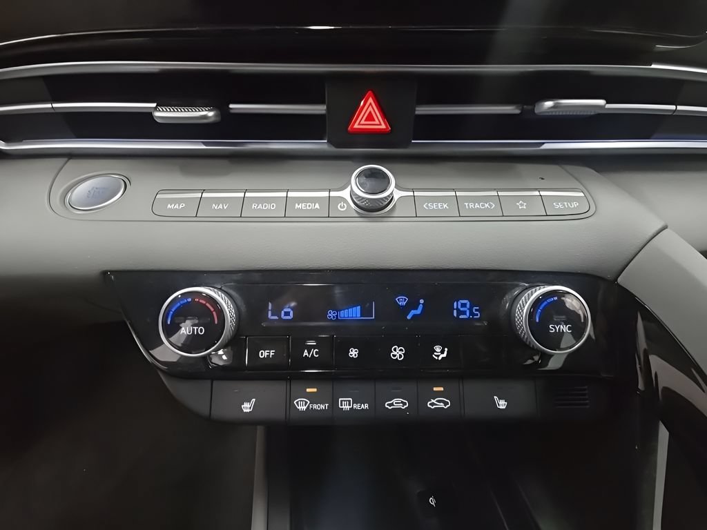 Used 2025 Hyundai Elantra SEL FWD image 34