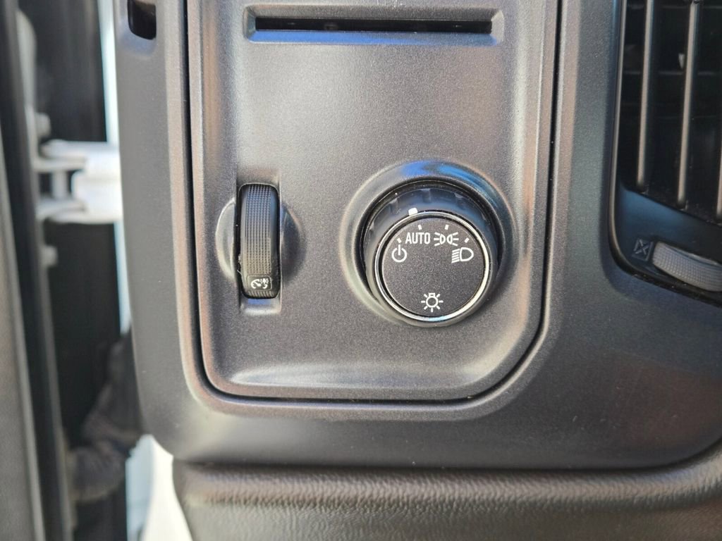 Used 2018 Chevrolet Silverado 1500 W/T RWD image 24