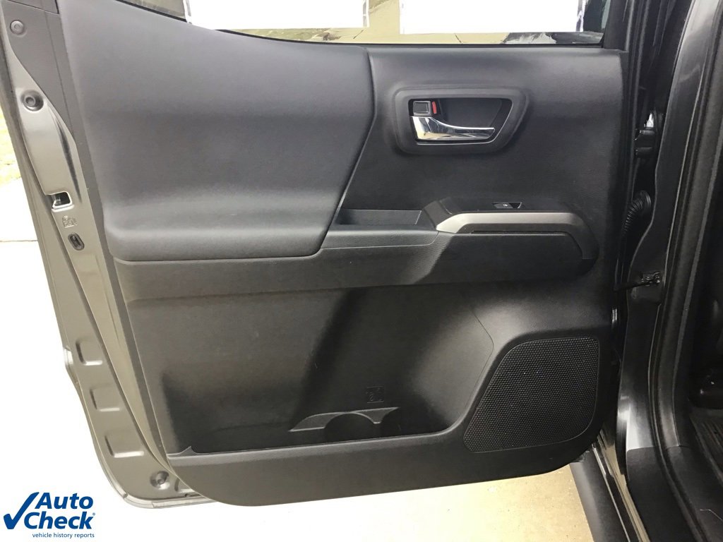 Used 2021 Toyota Tacoma TRD Sport w/ Technology Package image 11