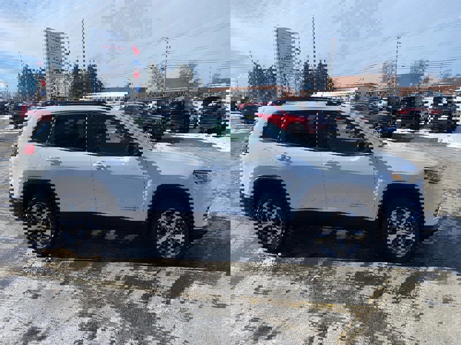 Used 2022 Jeep Cherokee Limited image 6