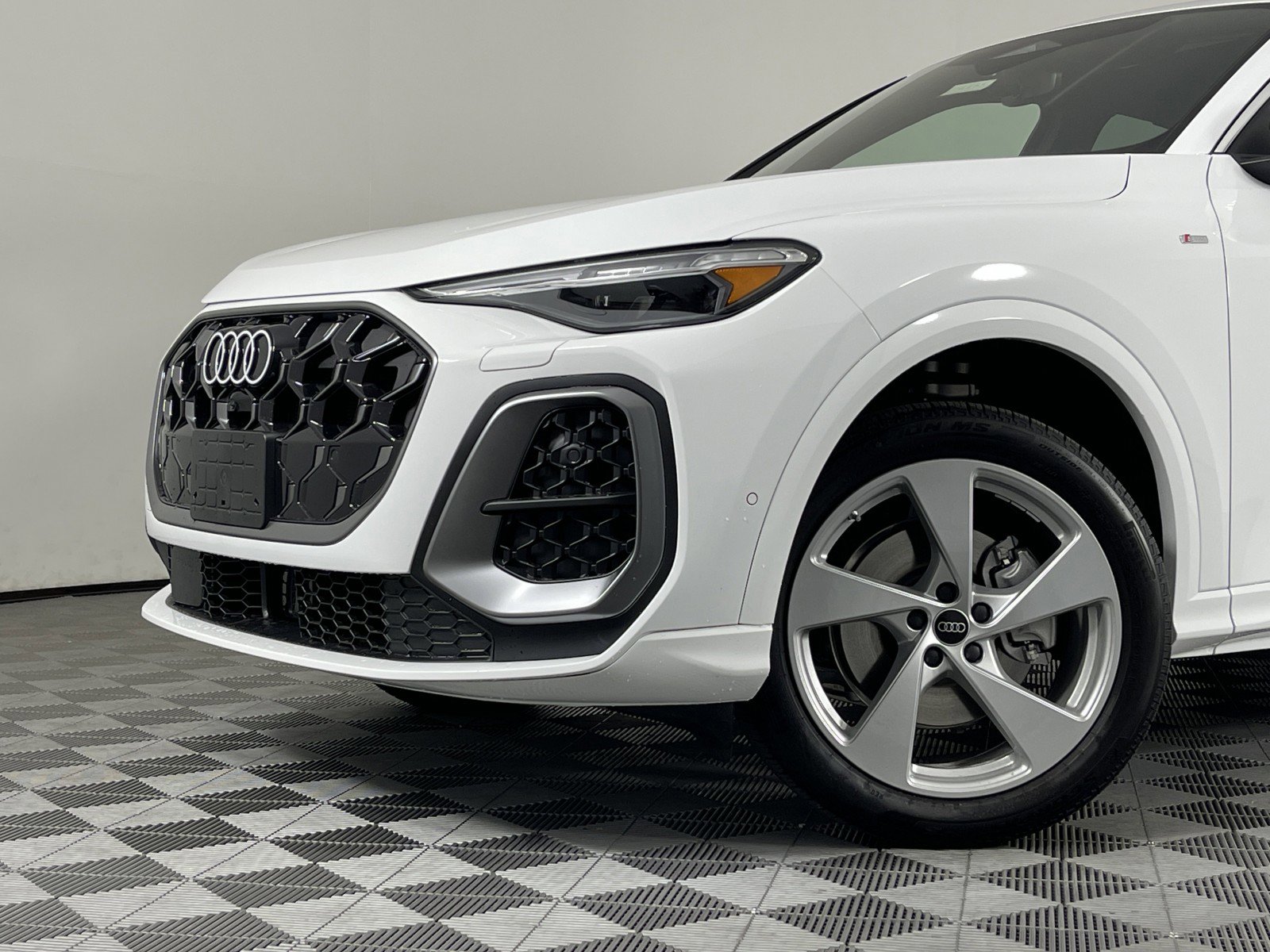 New 2025 Audi Q5 Premium Plus image 6