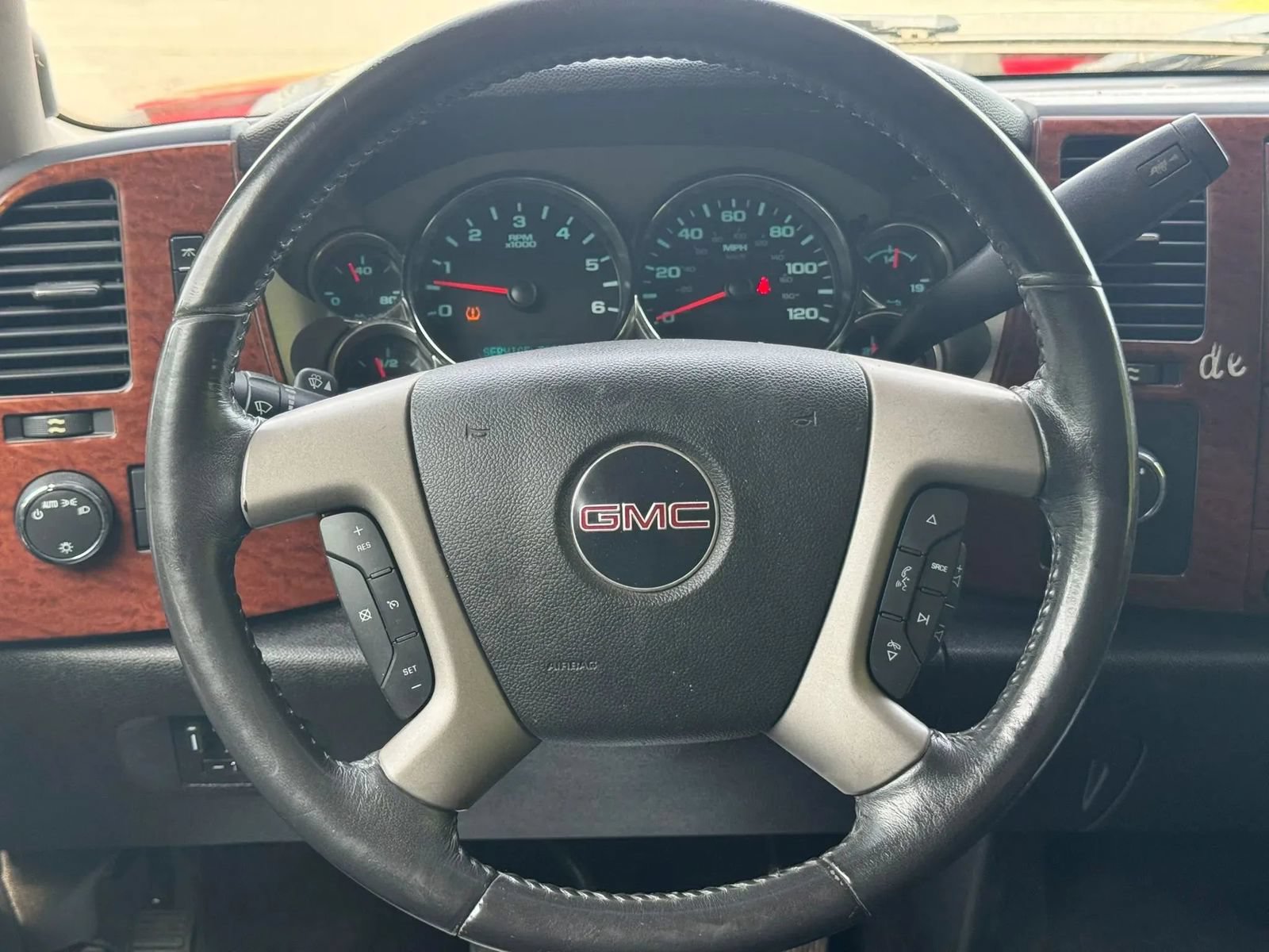 Used 2011 GMC Sierra 2500 SLE w/ SLE Preferred Package AWD/4WD image 21