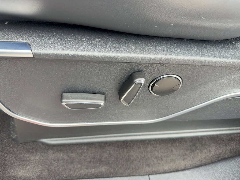 Certified 2022 Ford F150 Raptor w/ Equipment Group 801A High image 38