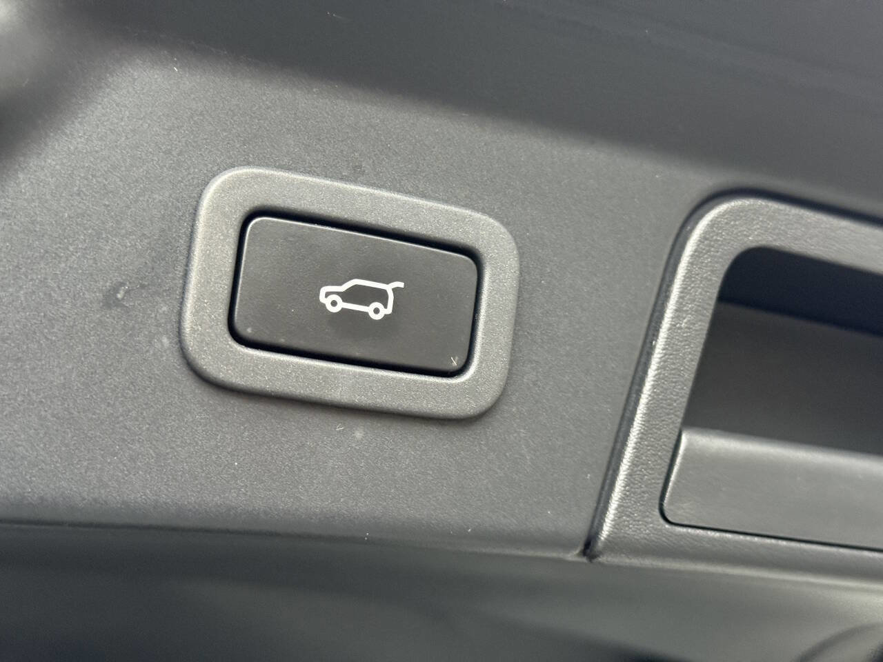 Used 2021 Land Rover Range Rover Velar S image 6