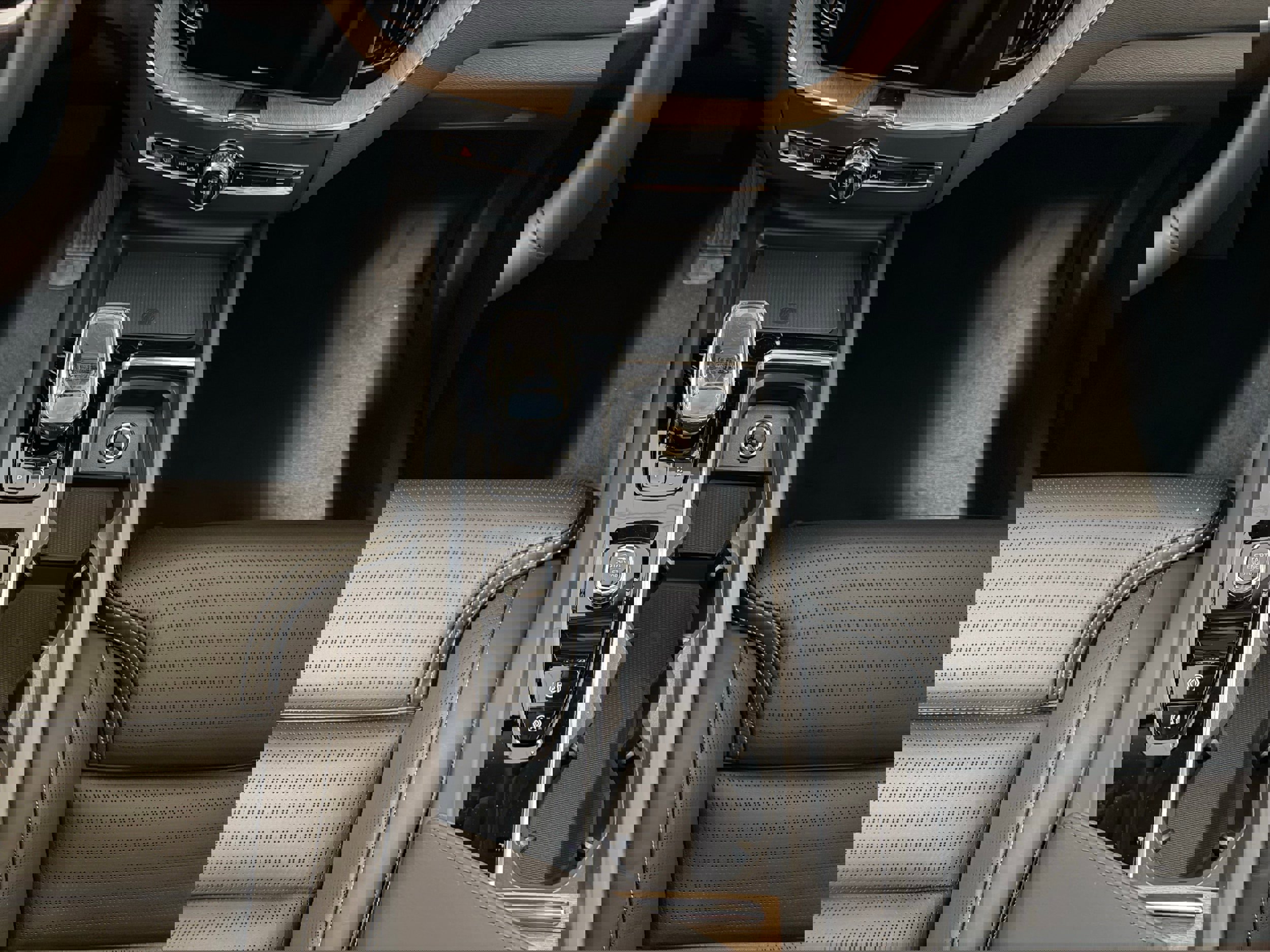 New 2026 Volvo XC60 T8 Ultra w/ Protection Package Premier image 20