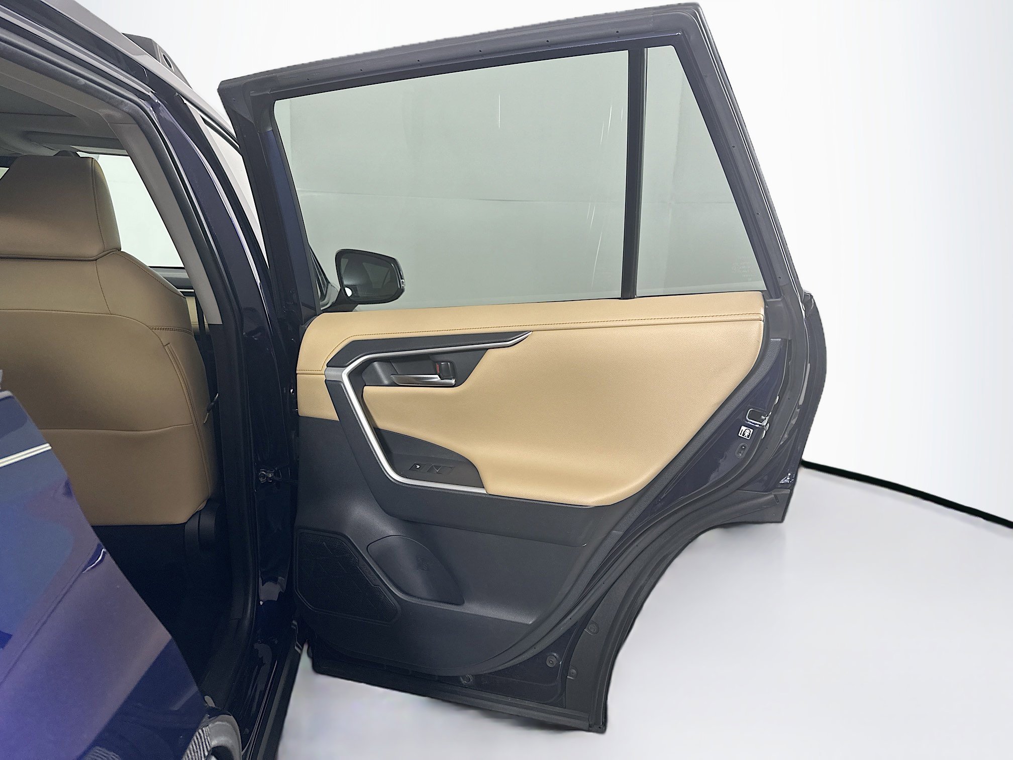 Used 2019 Toyota RAV4 Limited image 32