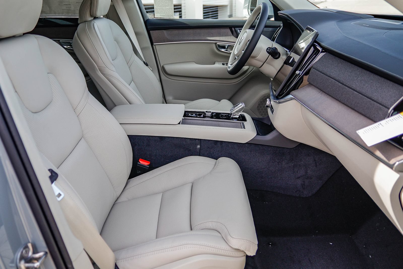 New 2026 Volvo XC90 T8 Ultra w/ Protection Package Premier AWD/4WD image 17