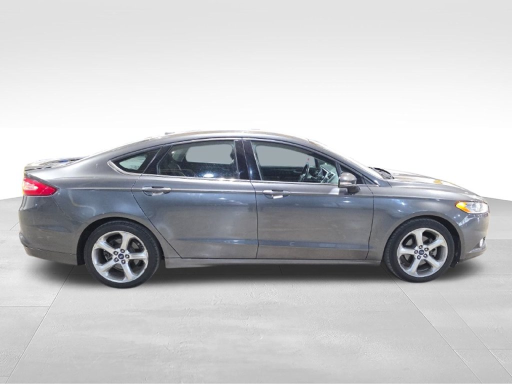 Used 2016 Ford Fusion SE w/ Equipment Group 201A FWD image 6