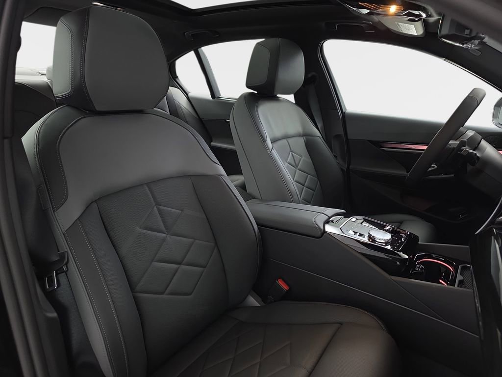 New 2026 BMW 540i xDrive w/ Executive Package image 9