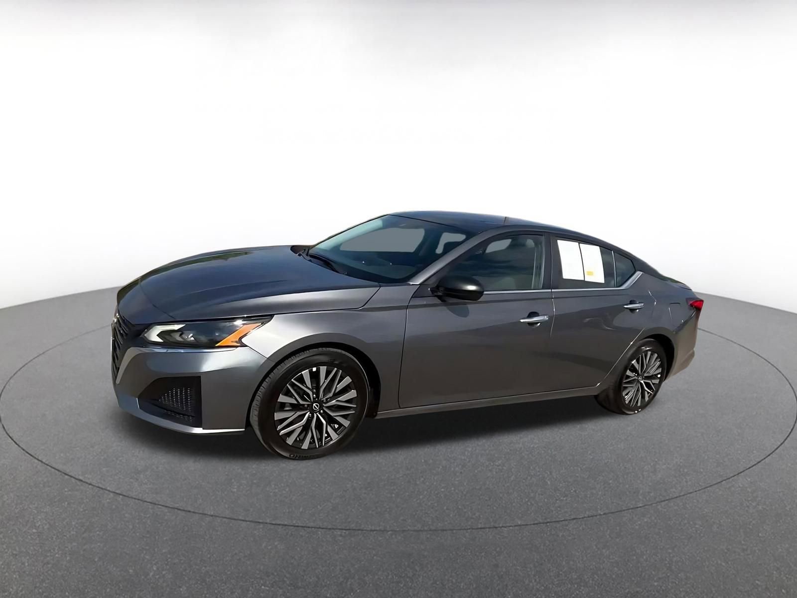 Used 2025 Nissan Altima 2.5 SV FWD image 8