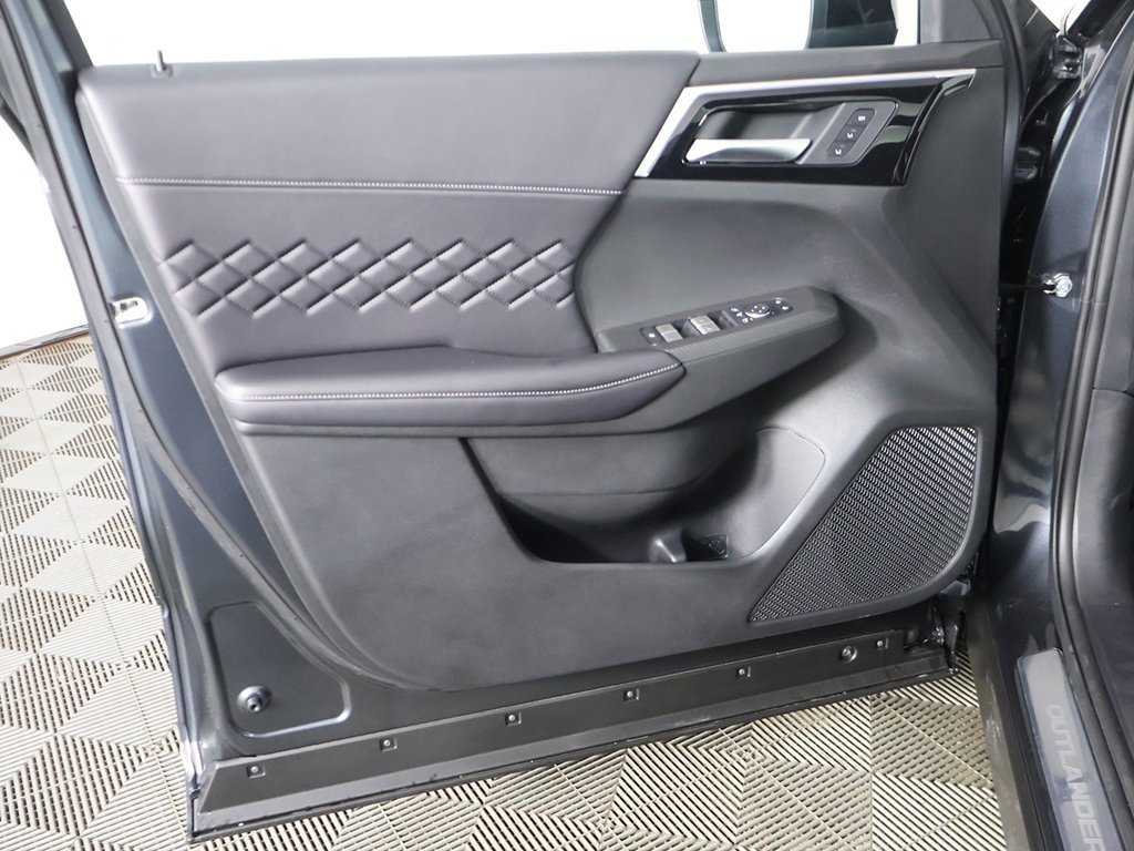 New 2025 Mitsubishi Outlander SEL Black Edition image 28