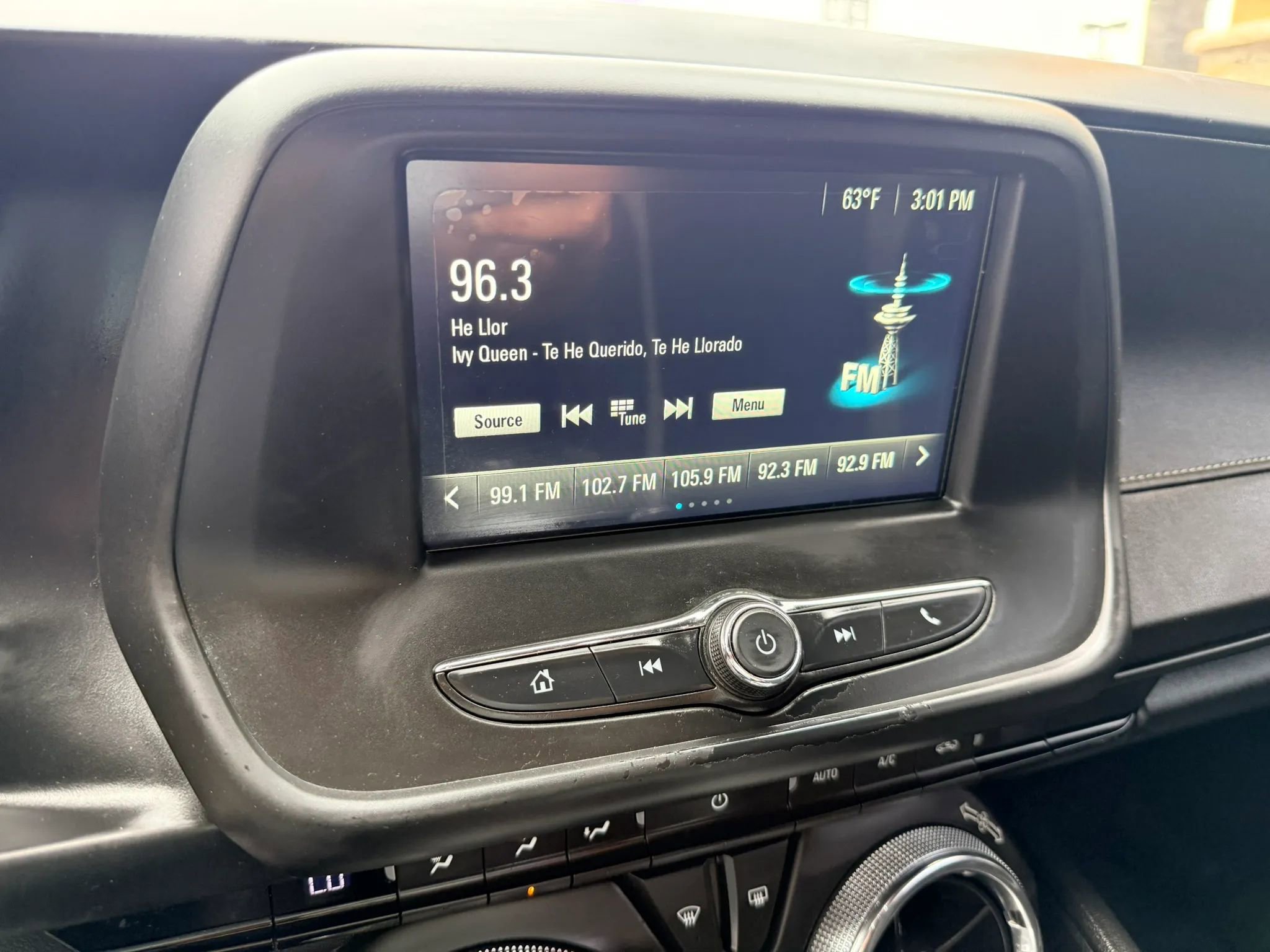 Used 2018 Chevrolet Camaro LT RWD image 17