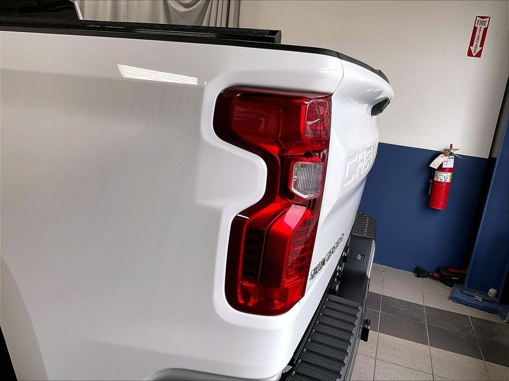 Used 2023 Chevrolet Silverado 1500 LT AWD/4WD image 34