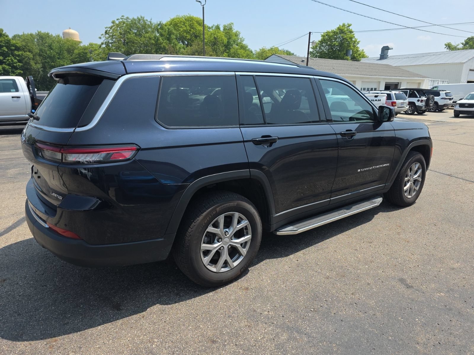 Used 2023 Jeep Grand Cherokee L Limited w/ Luxury Tech Group II AWD/4WD image 5