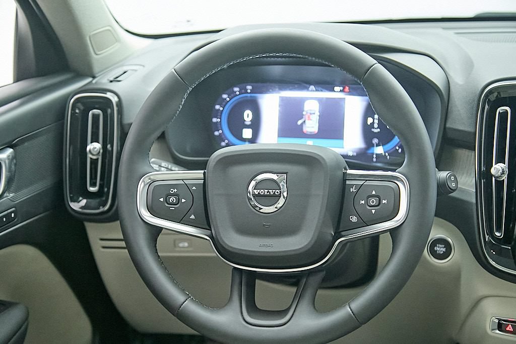 Used 2023 Volvo XC40 B5 Plus w/ Protection Package Premier AWD/4WD image 26