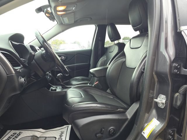 Used 2020 Jeep Cherokee Latitude Plus w/ Cold Weather Group AWD/4WD image 9