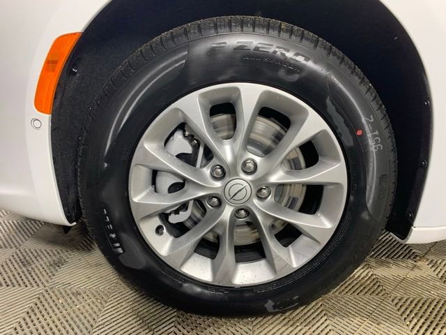 New 2026 Chrysler Pacifica Select image 8