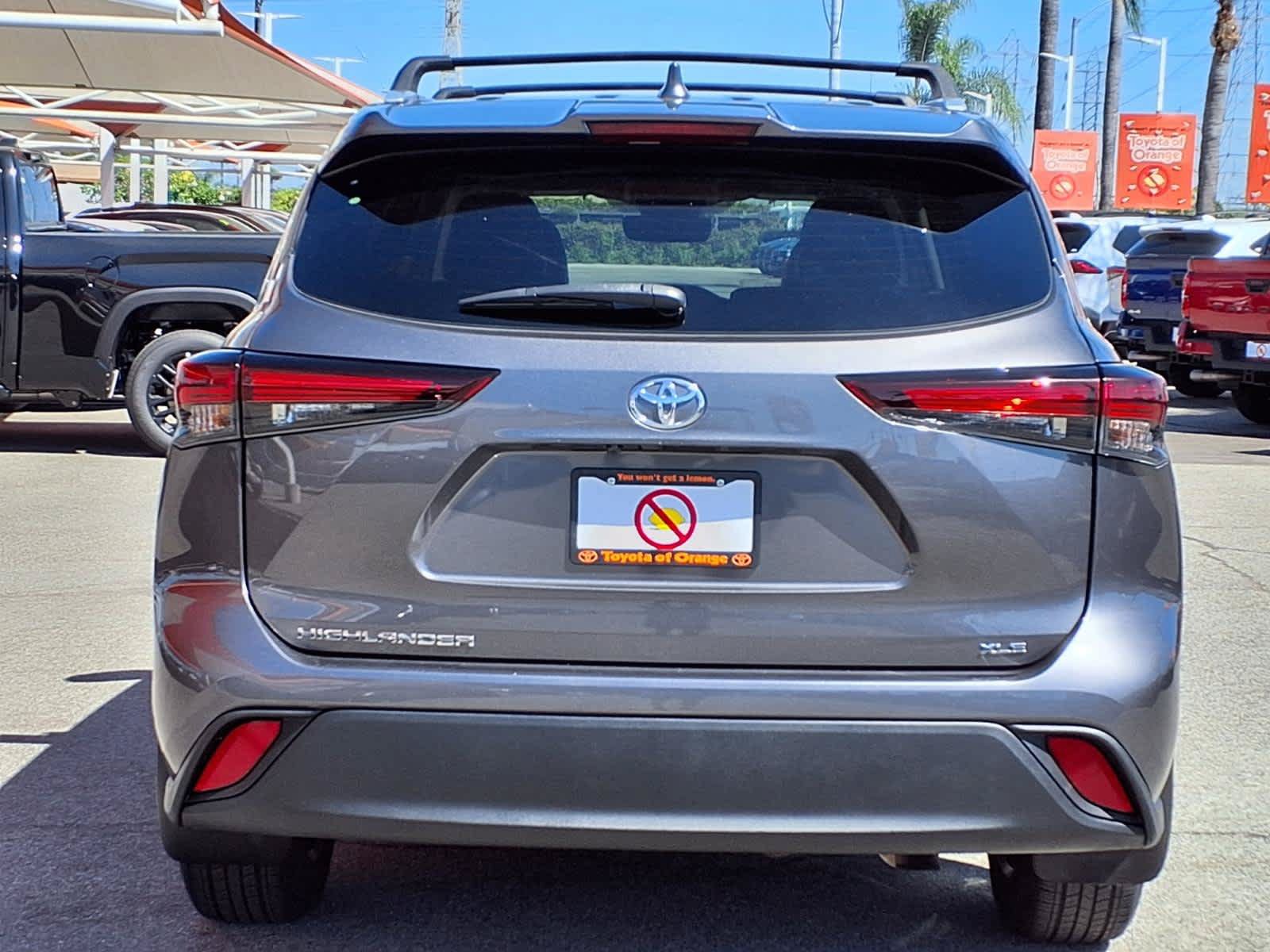 Used 2024 Toyota Highlander XLE FWD image 5