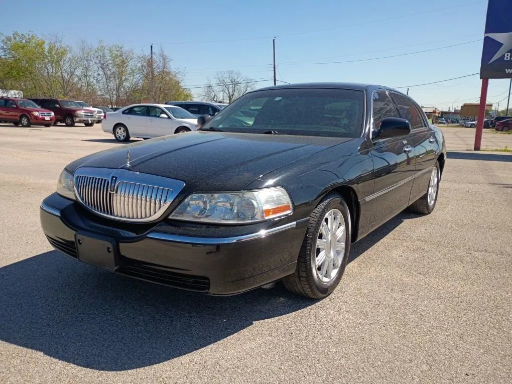 Used 2011 Lincoln Town Car Signature Limited
