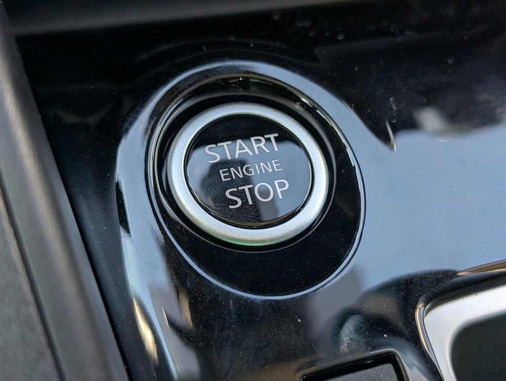 New 2025 Nissan Versa SR w/ Trunk Package image 27