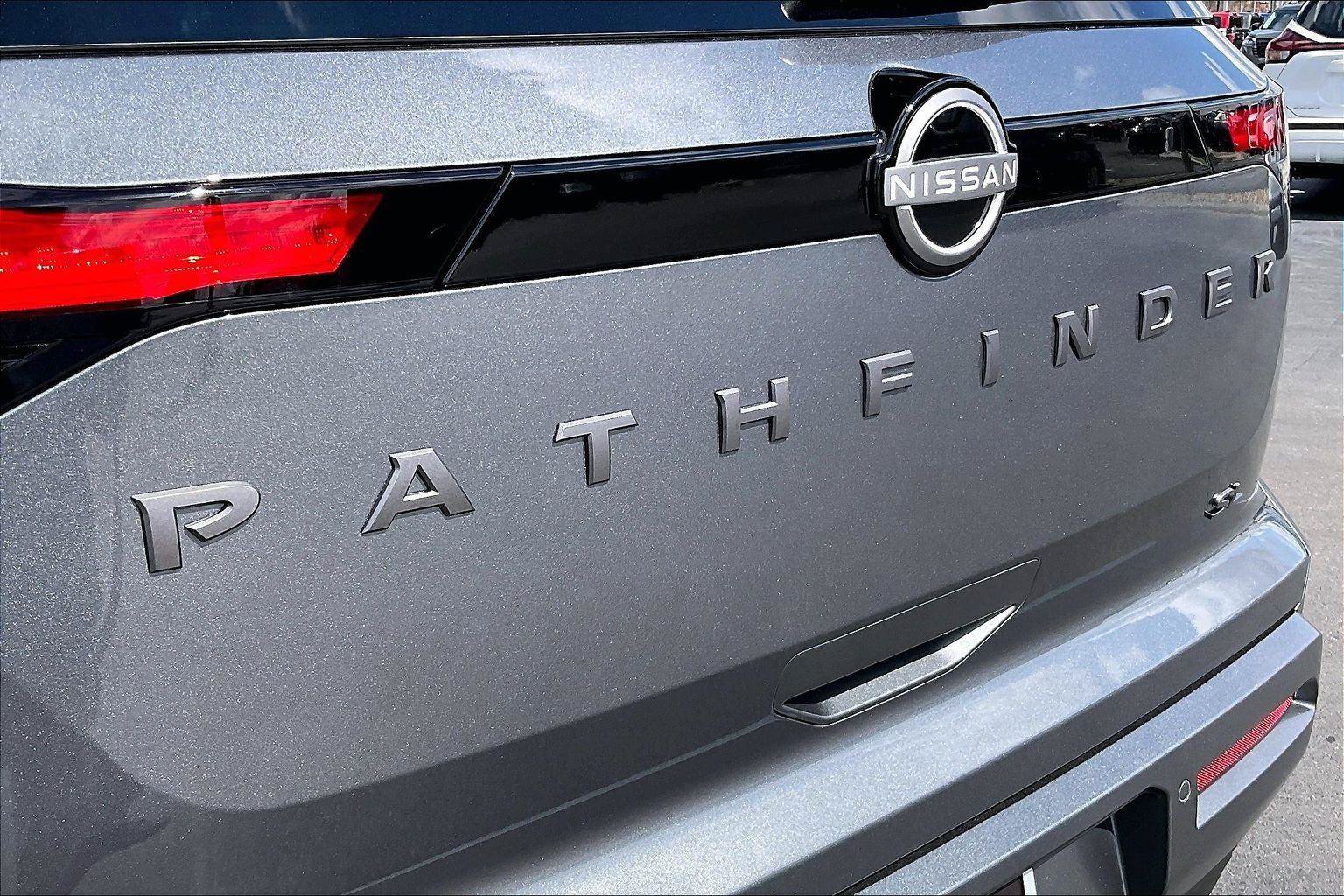 New 2026 Nissan Pathfinder SL FWD image 13